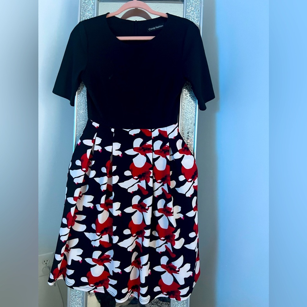 Black and red dress w pockets